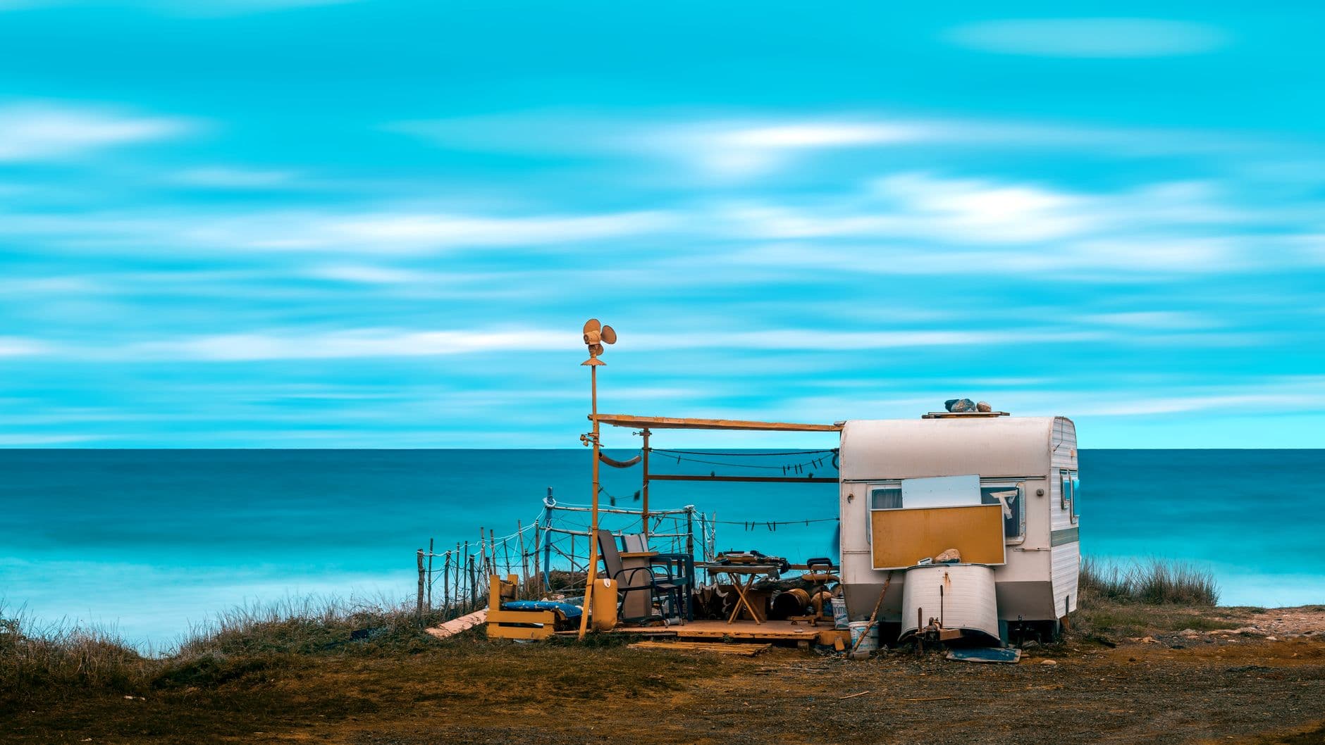 Malibu camper met vochtplekken bij het dakluik