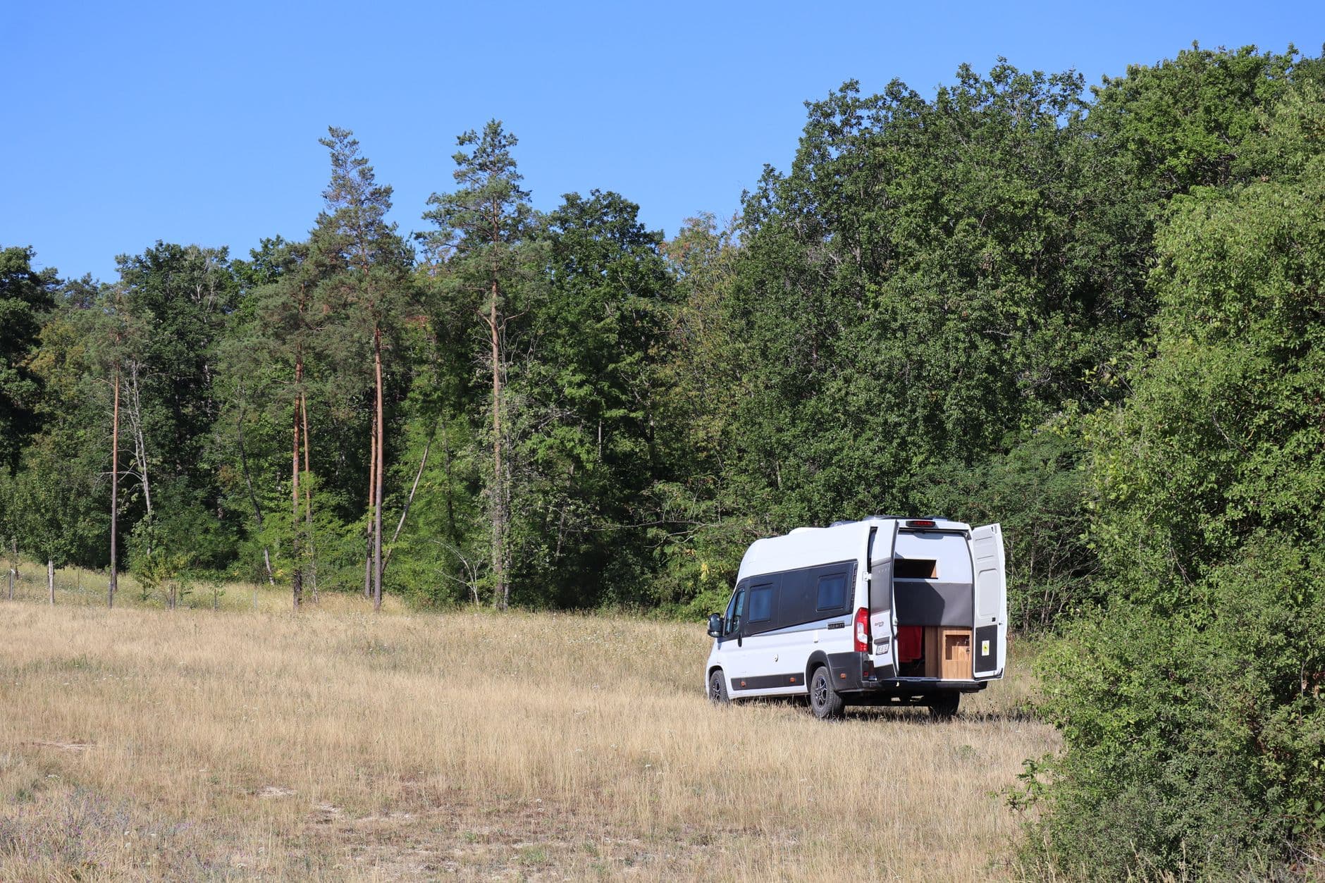 Een camper onderweg door de provincie Vlaams-Brabant.