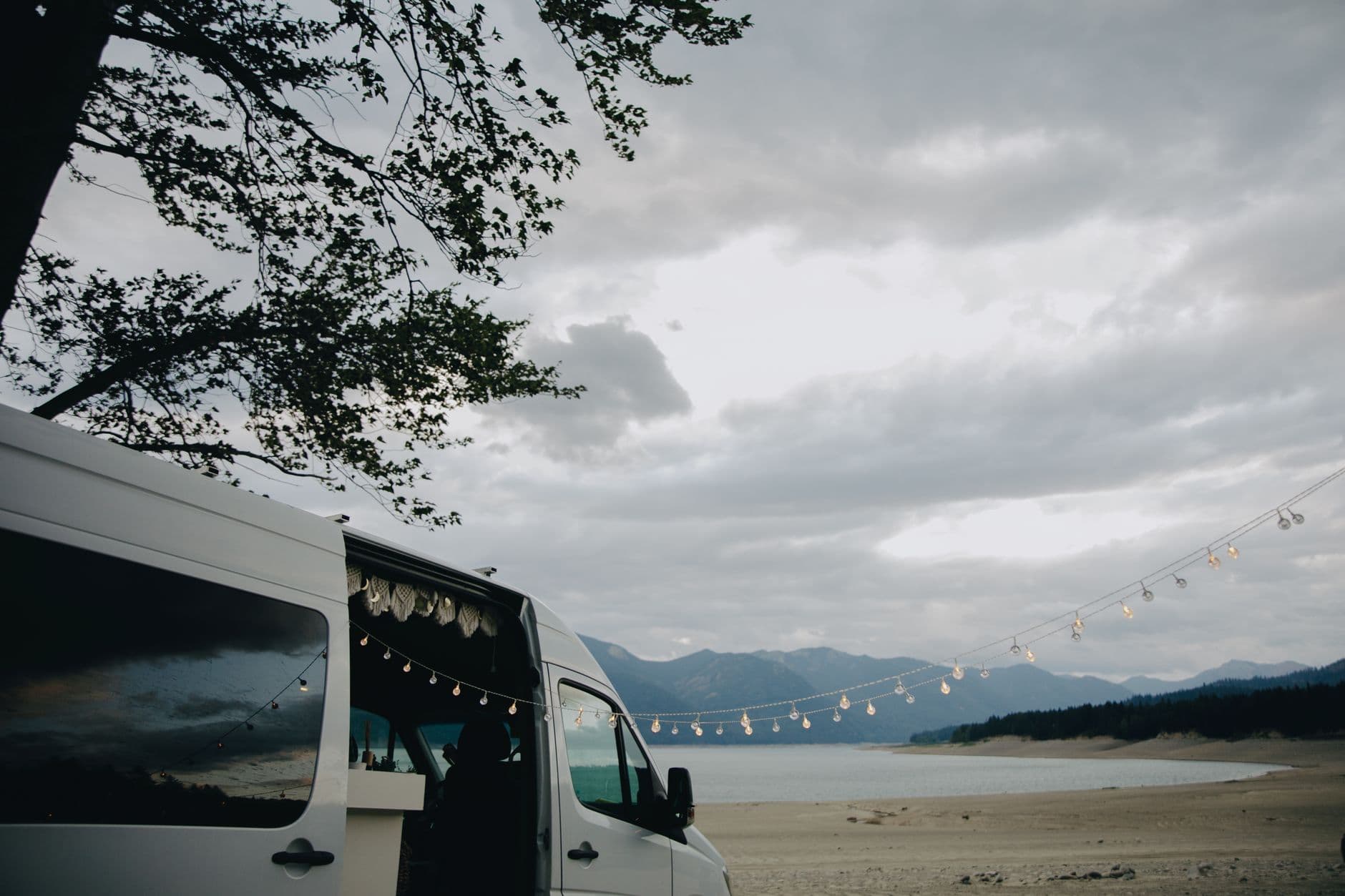 Vochtplek op het plafond van een Rimor camper