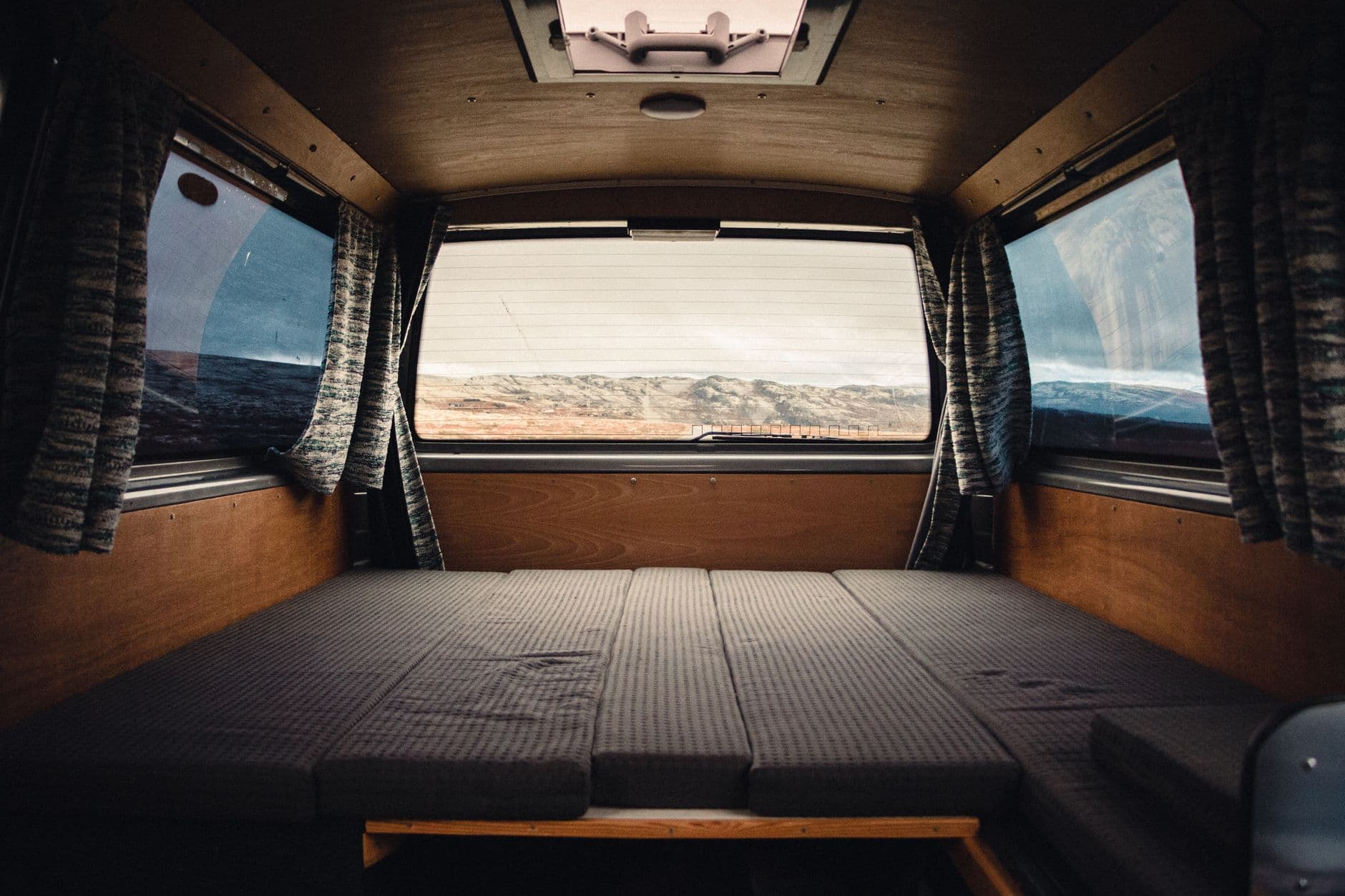 Technicus controleert de verwarming van een Weinsberg camper